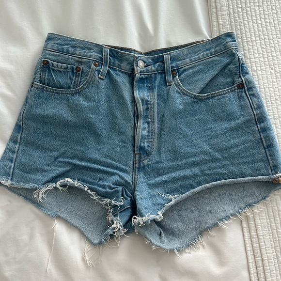 Levi’s 501 Jean Shorts - Picture 1 of 10